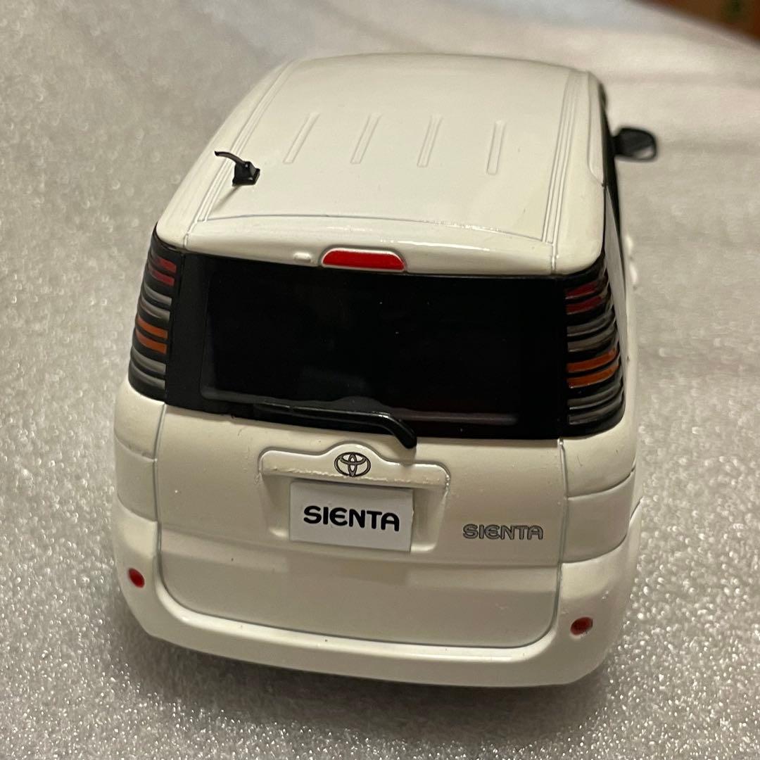 カラーサンプル　トヨタ 初代　シエンタ　ホワイト　希少