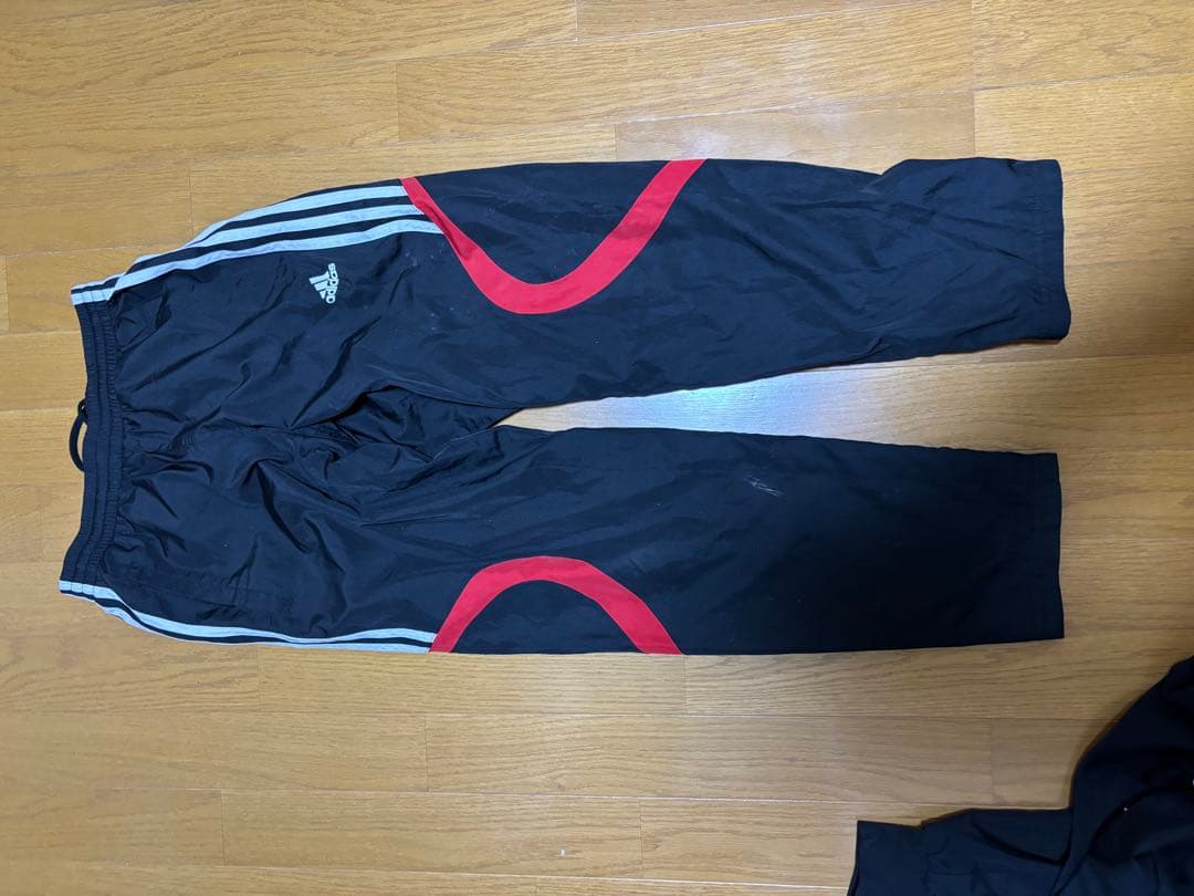 ACミラン adidas ピステ・ウィンドブレーカー 黒/赤 セットアップ