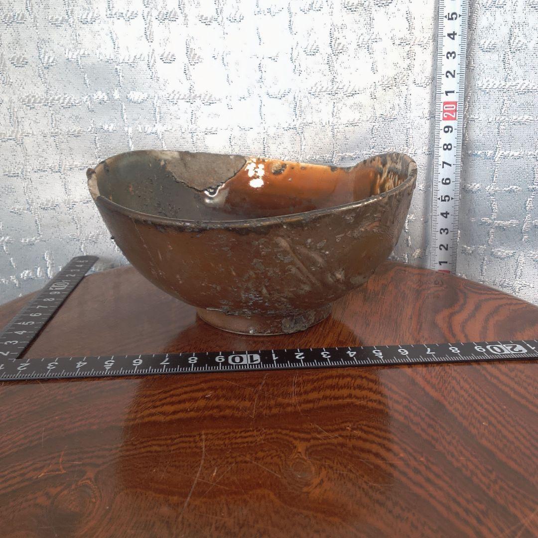 骨董４ 波形デザインの茶碗 発掘？