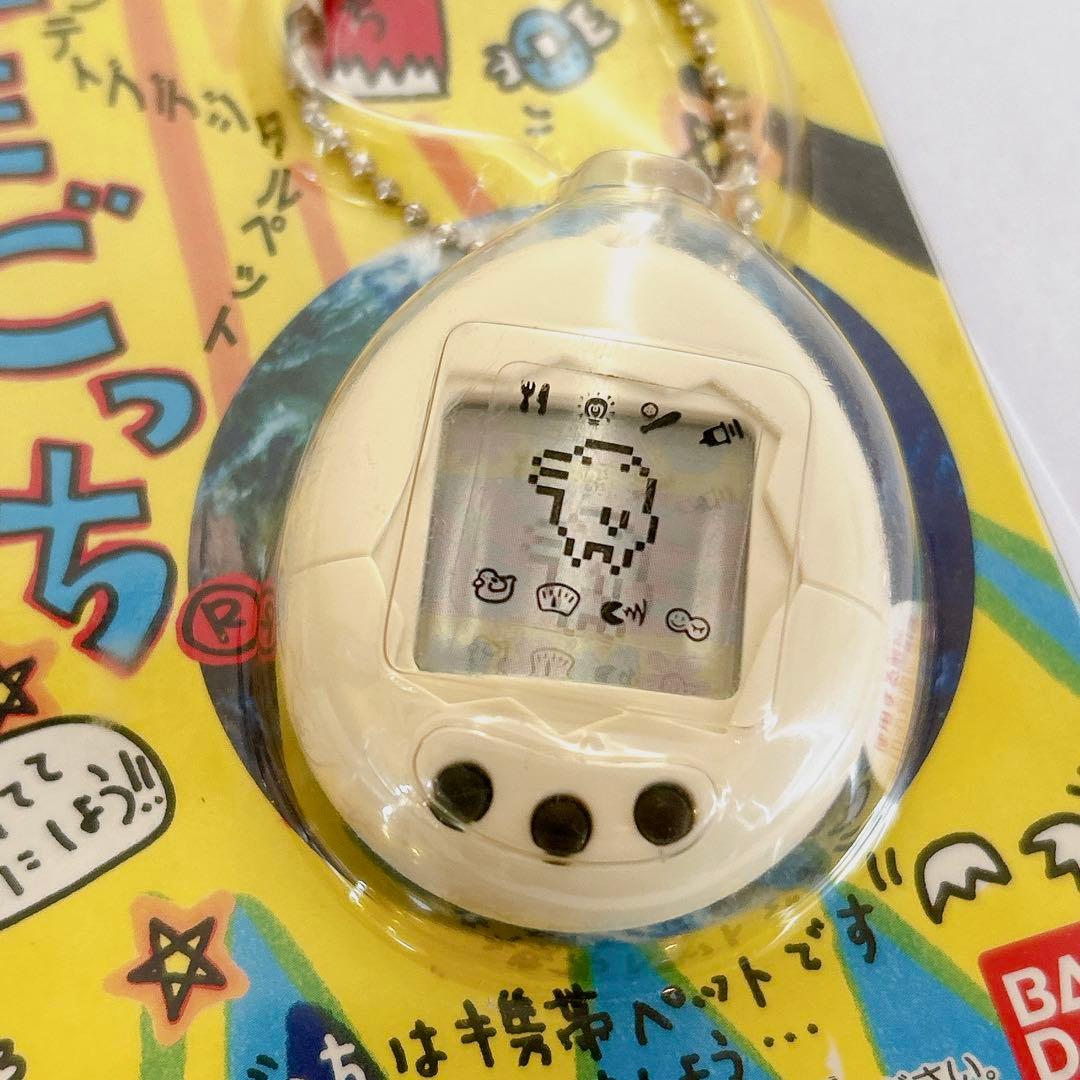 【新品未開封】BANDAI 初代　たまごっち　白　即日発送　レア　大人気　玩具