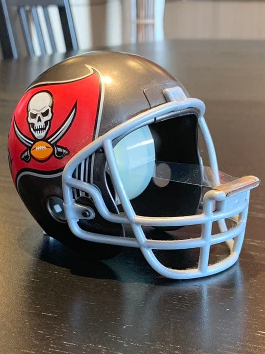 NFL バッカニアーズ ミニヘルメットのテープロール