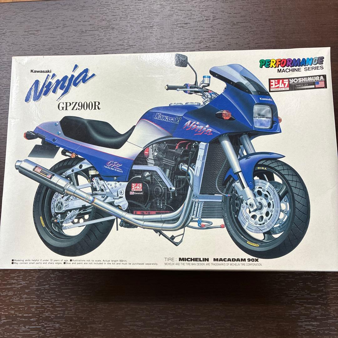 Kawasaki Ninja GPZ900R 1/12 プラモデル