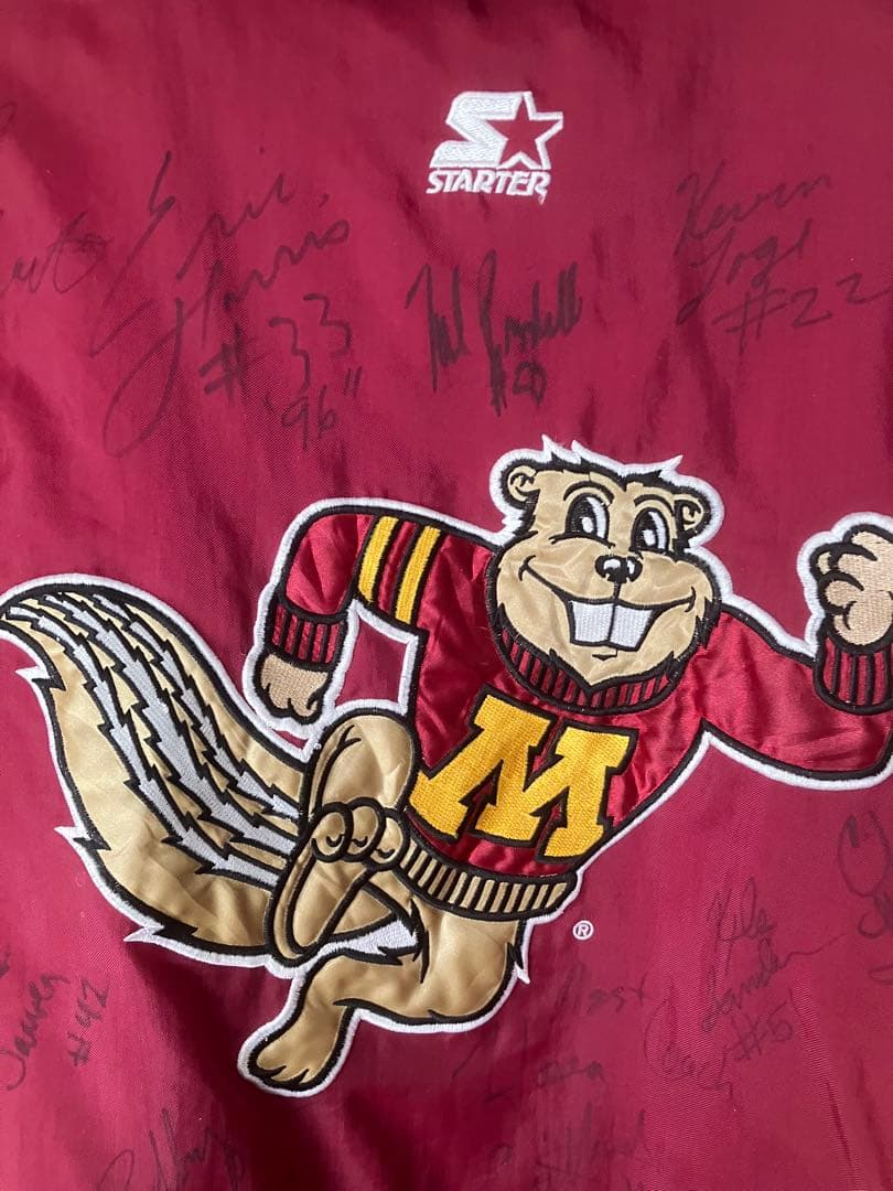 STARTER製MINNESOTA gophersアノラック選手サイン入り？