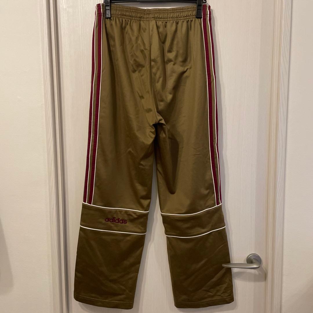 アディダスオリジナルス　adidas 国旗タグ３本ライントラックパンツ　ゴールド