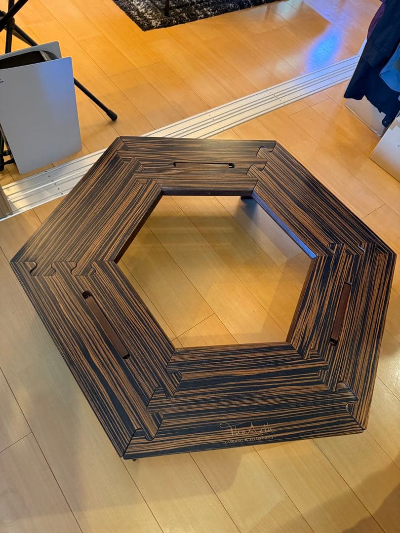 The arth ヘキサテーブル　黒しま次郎　六角テーブル