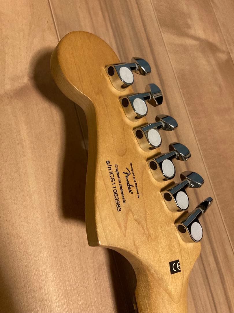 Squier Cyclone レッド