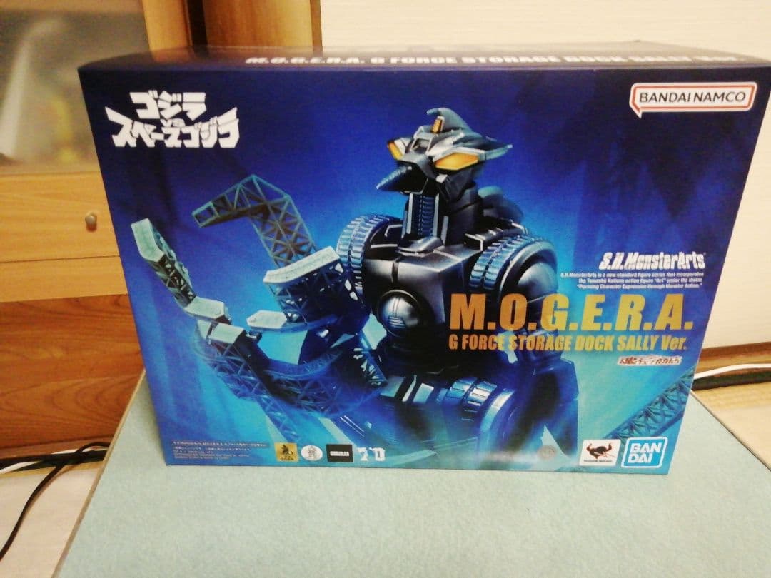 S.H.MonsterArts　M.O.G.E.R.A. 格納ドック出撃Ver.