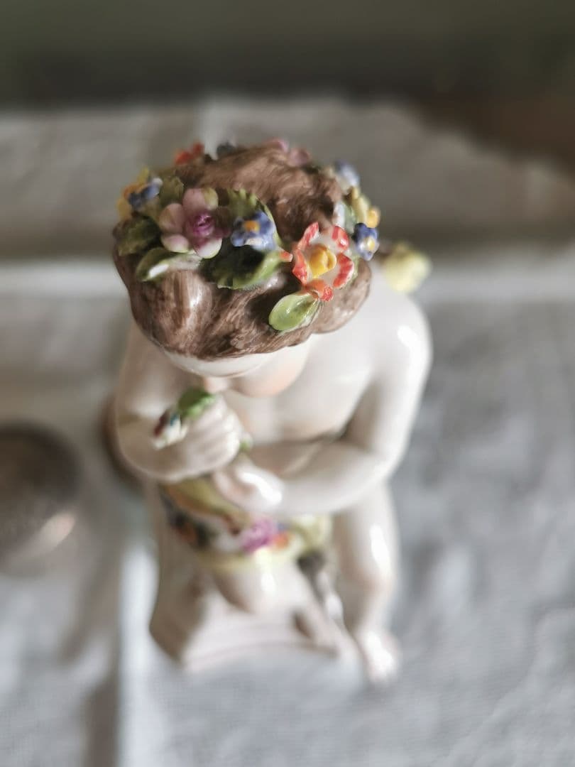 アンティークドイツ 18世紀初期マイセン希少ARマーク ポーセリン人形 花と天使