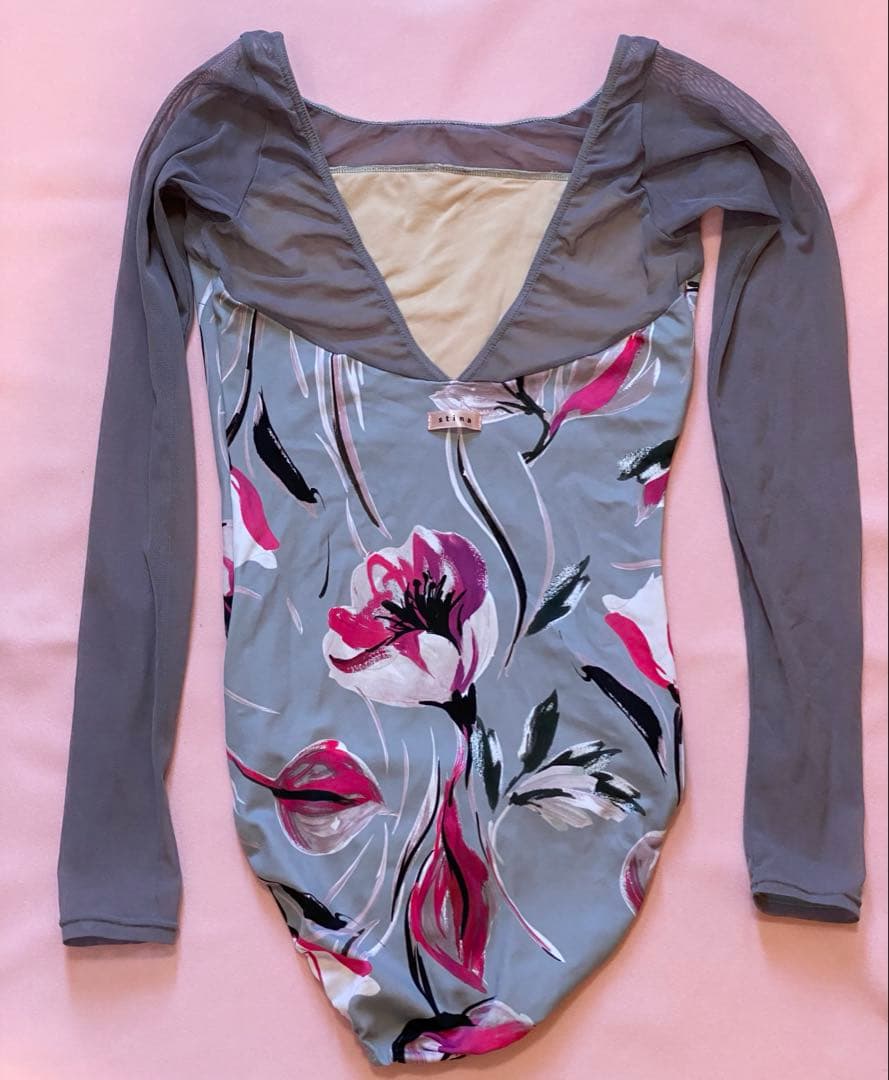 stina フラワー柄 長袖レオタード