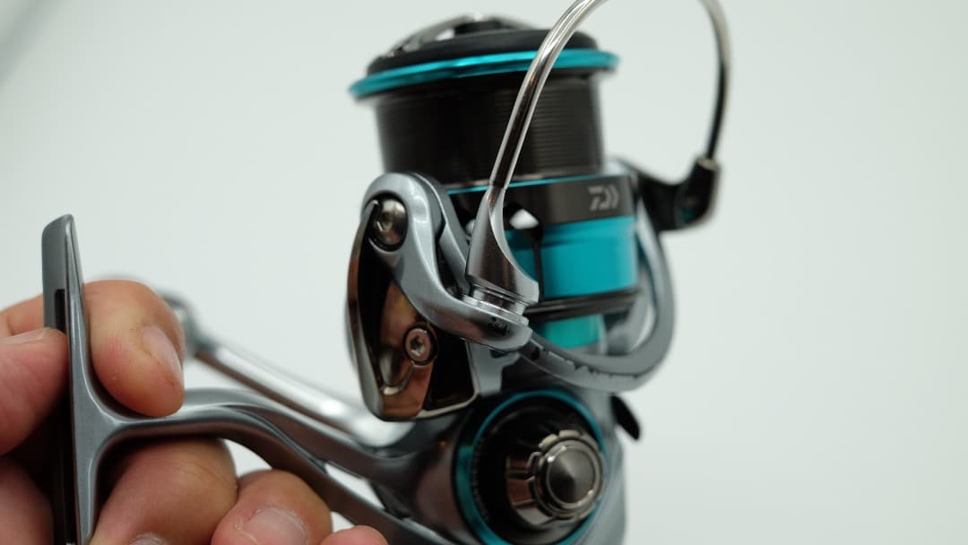 ダイワ 18エメラルダス AIR LT 3000S-CXH スピニングリール