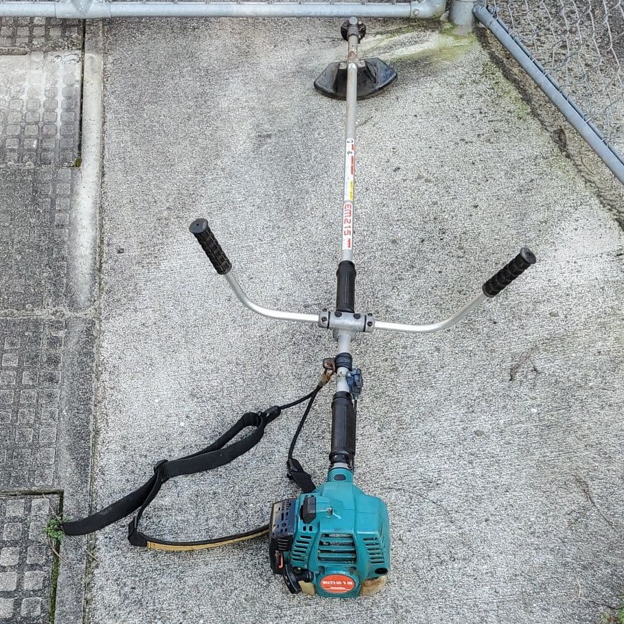 マキタ　エンジン草刈り機　2サイクル　実動にさせて発送します