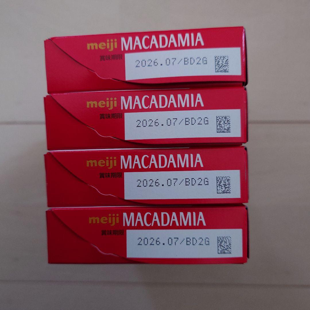 明治＆LOTTE　　アーモンド＆マカダミアチョコレート　合計32箱