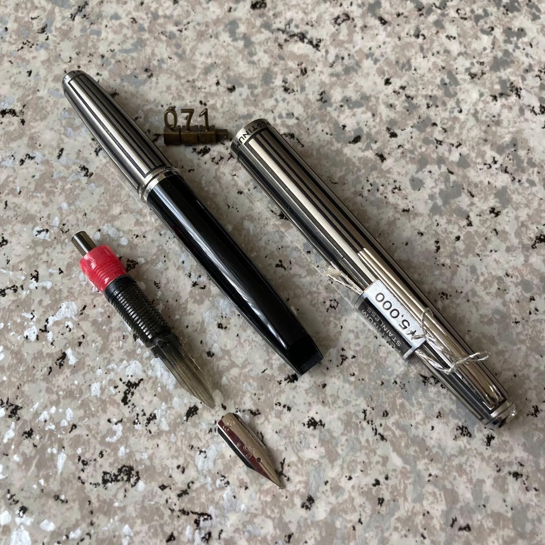 #071 未使用品 万年筆 プラチナ PLATINUM 蝕刻 ショート18k