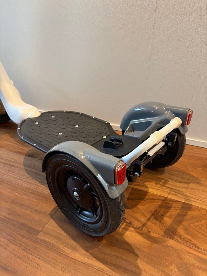 STRIEMO ストリーモ S01JT 電動 公道走行可 初回抽選モデル 3輪