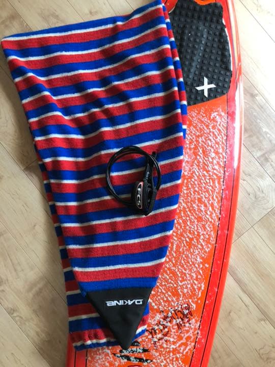 送料込み！サーフボード  6.2ft 布カバー、リーシュコード付き