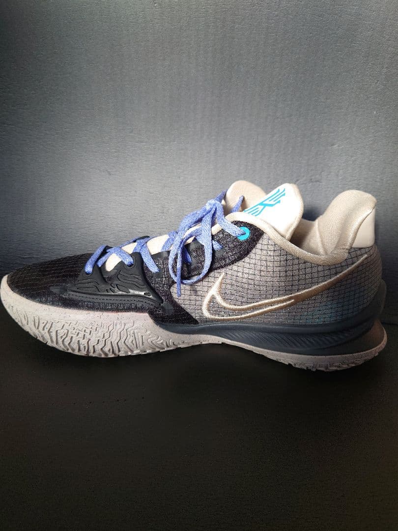 Nike Kyrie Low 4 国内未発売カラー