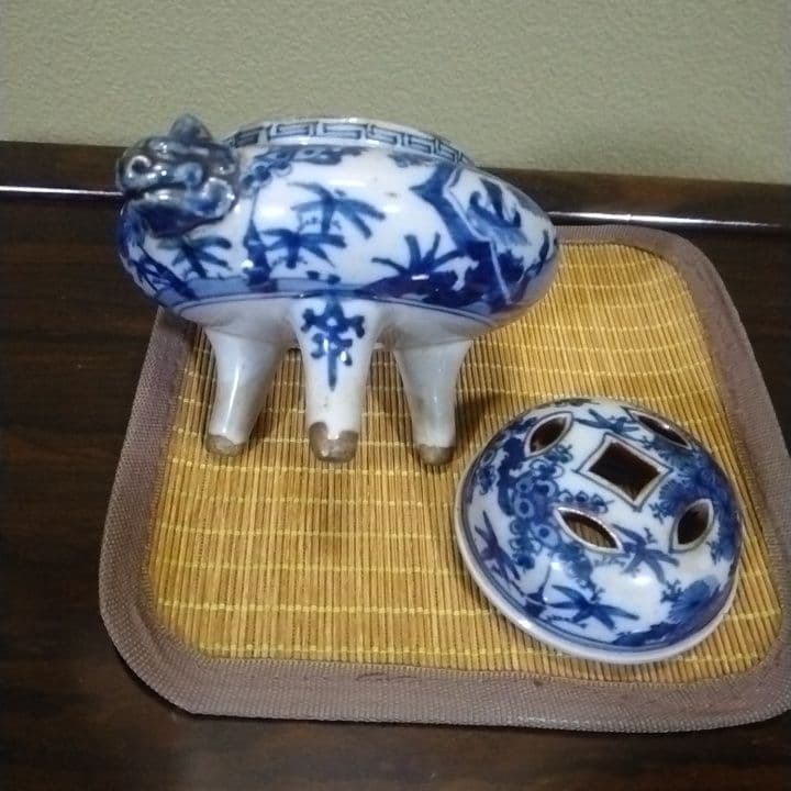 時代染め付獅子頭香炉美品です。