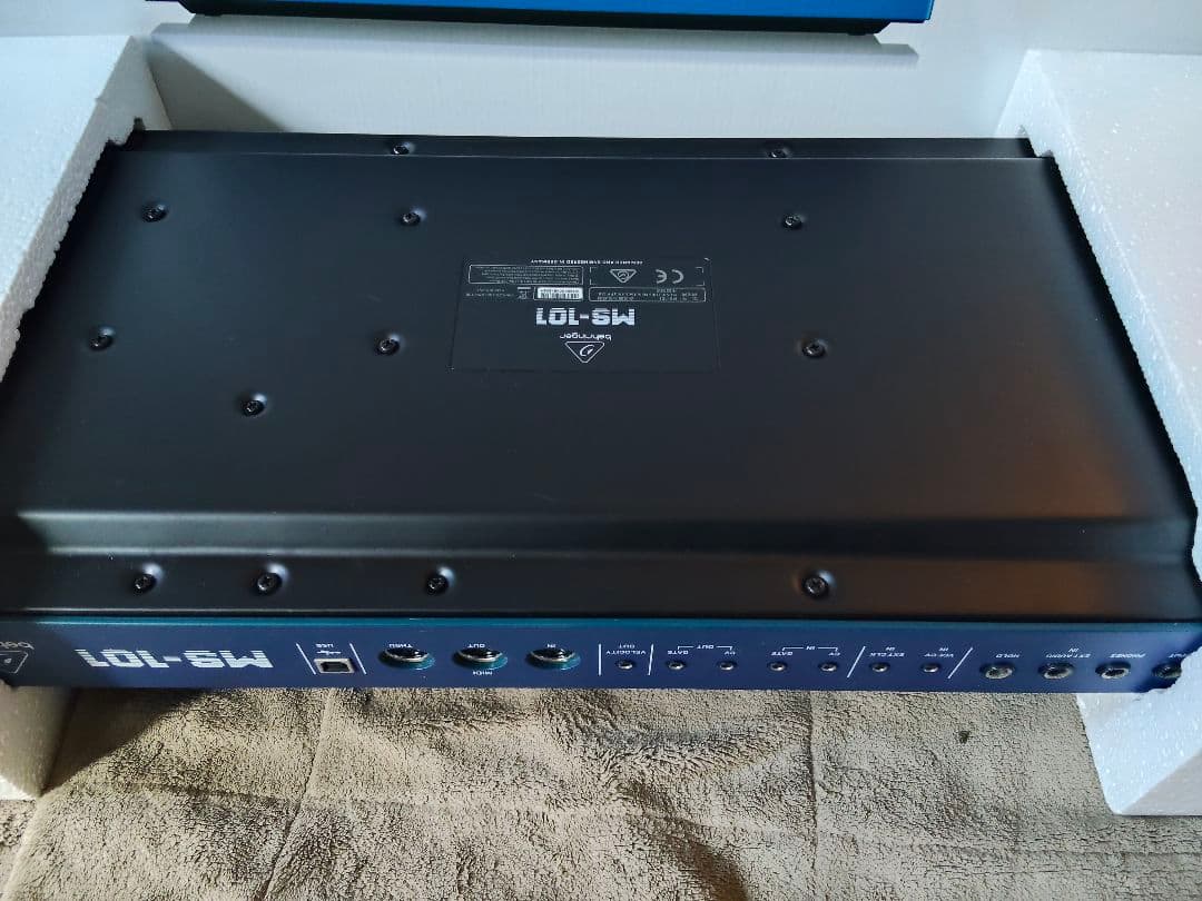 ８*T様 Behringer MS-101 （青）アナログシンセサイザー