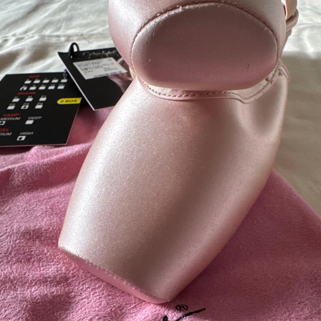 ギョクチュアイクトのトゥシューズ サイズ8.5