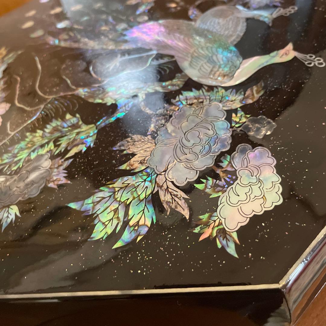 孔雀模様の八角形一段重箱　螺鈿細工 八角形 菓子器