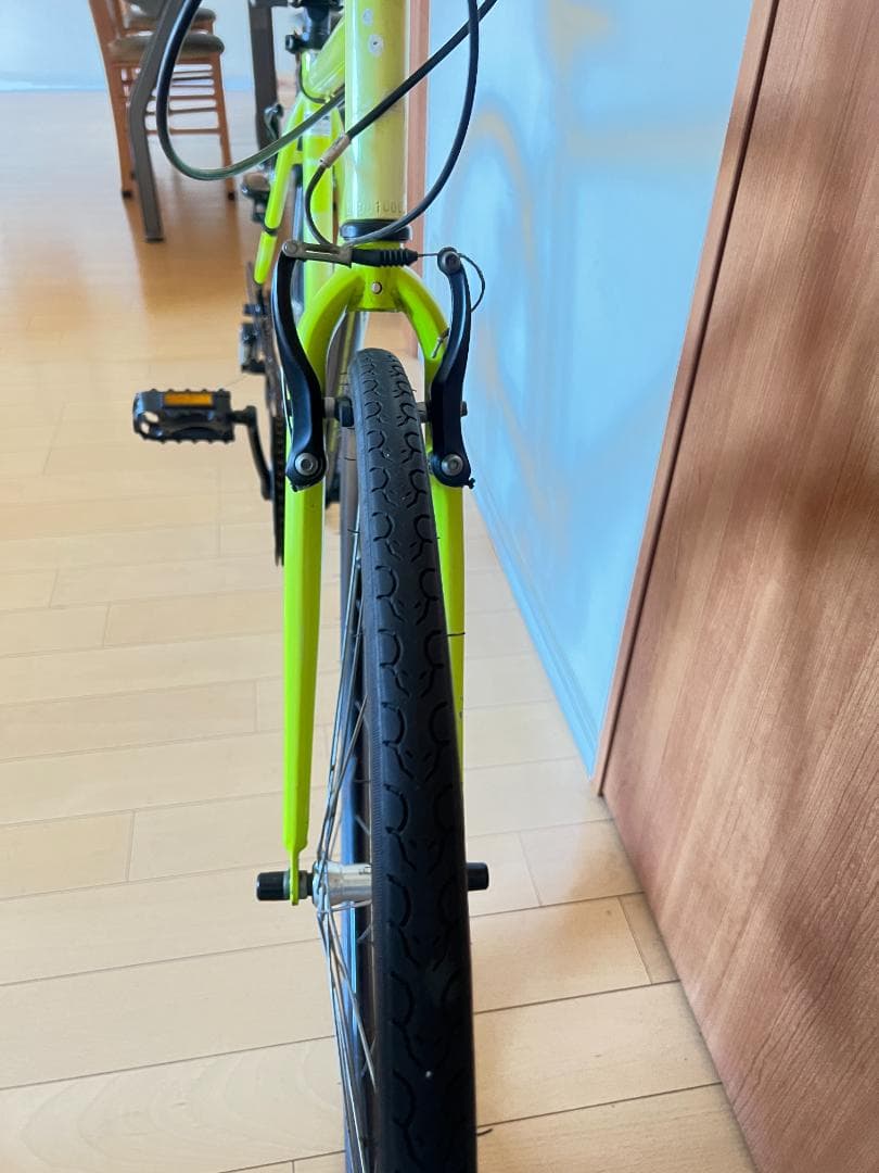 PHERKAD（フェルカド）クロスバイク　白系　シマノ外装6段変速　引取専用