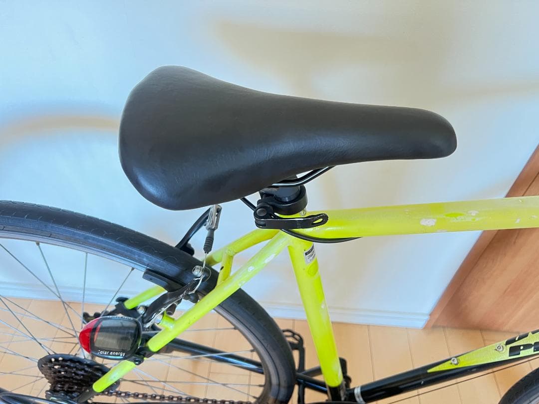 PHERKAD（フェルカド）クロスバイク　白系　シマノ外装6段変速　引取専用