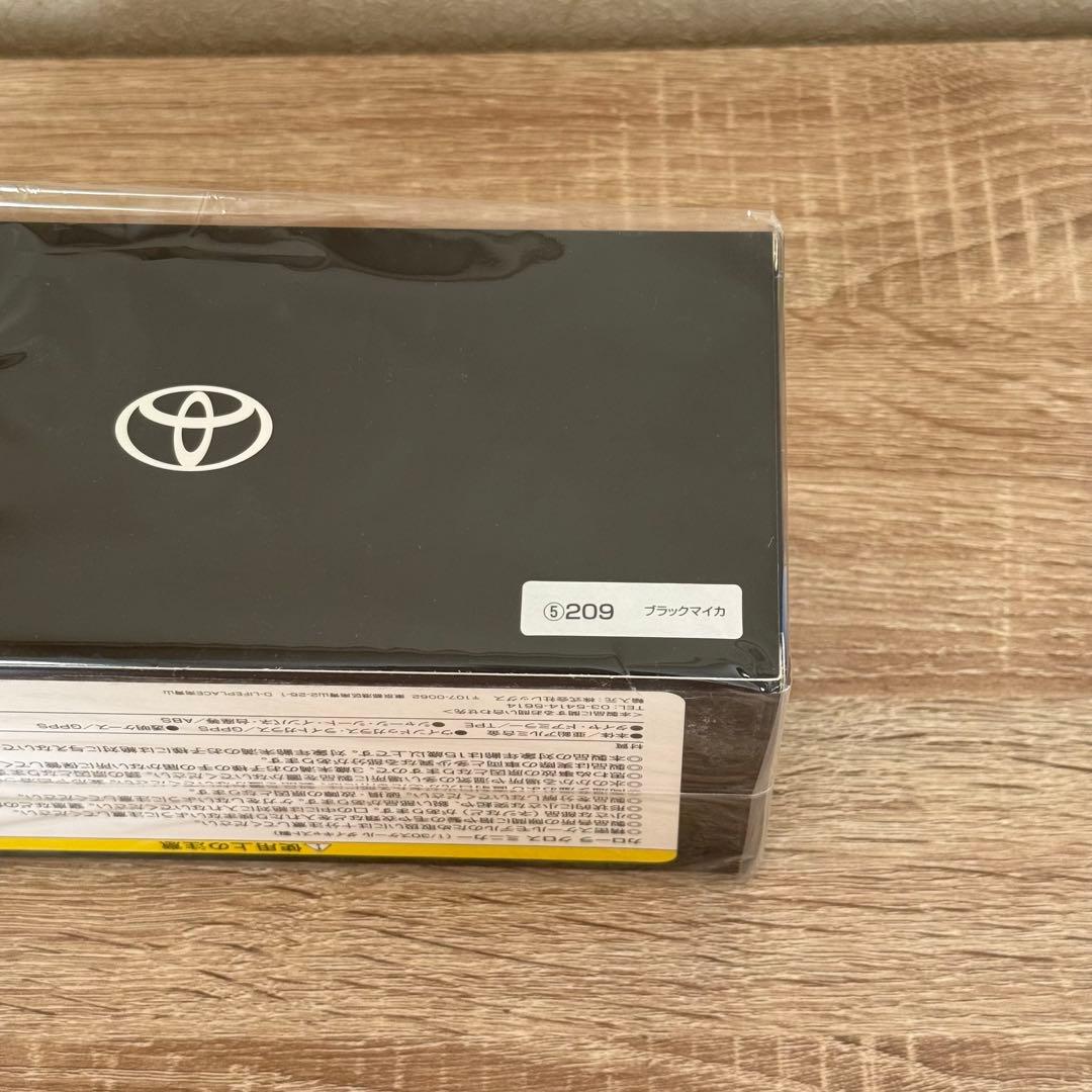 【非売品】トヨタ 新型カローラクロス ブラックマイカ 1/30ミニカー