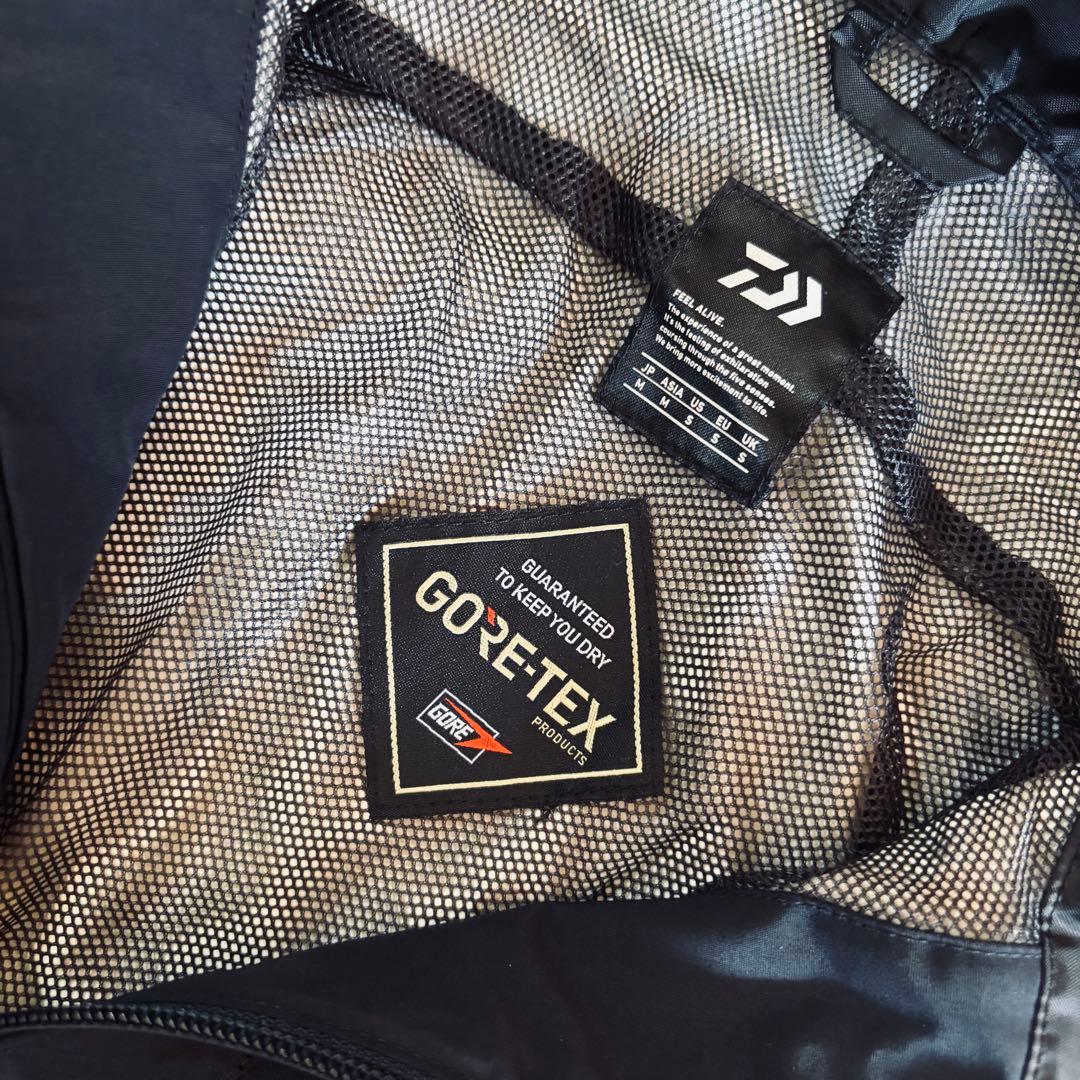 新品 DAIWA ダイワ GORE-TEX レインスーツ ウェア 釣り M