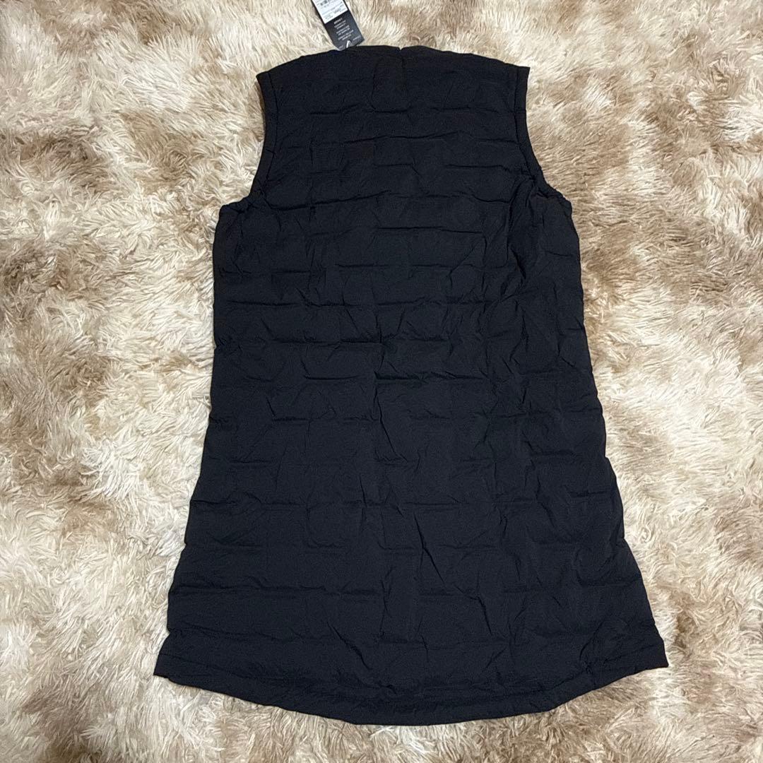 新品タグ付きAdidas黒のノースリーブダウンキルティングベスト