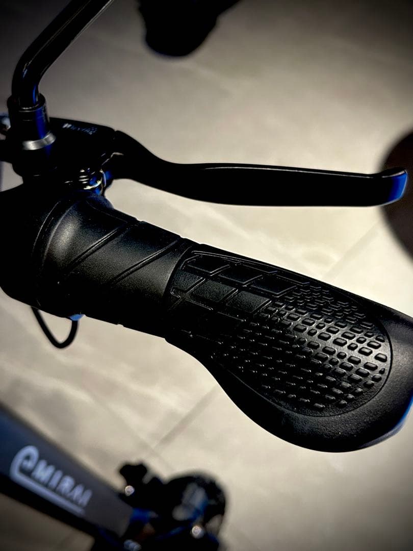 日本製EVスクーター　アバンブラック　サドル付き新品撮影車一台最大5年保証