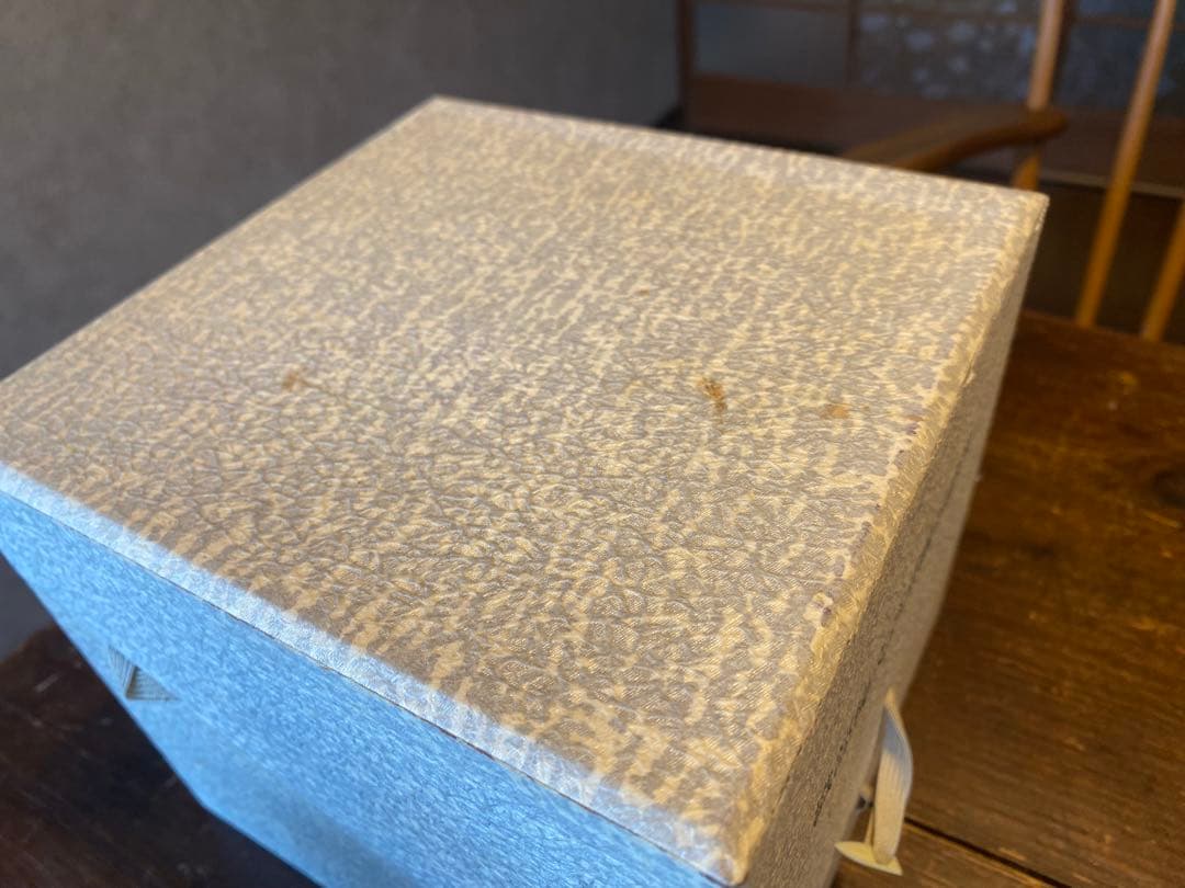 特製ウィスキー　織部梅文沓茶碗形徳利　【箱付き】