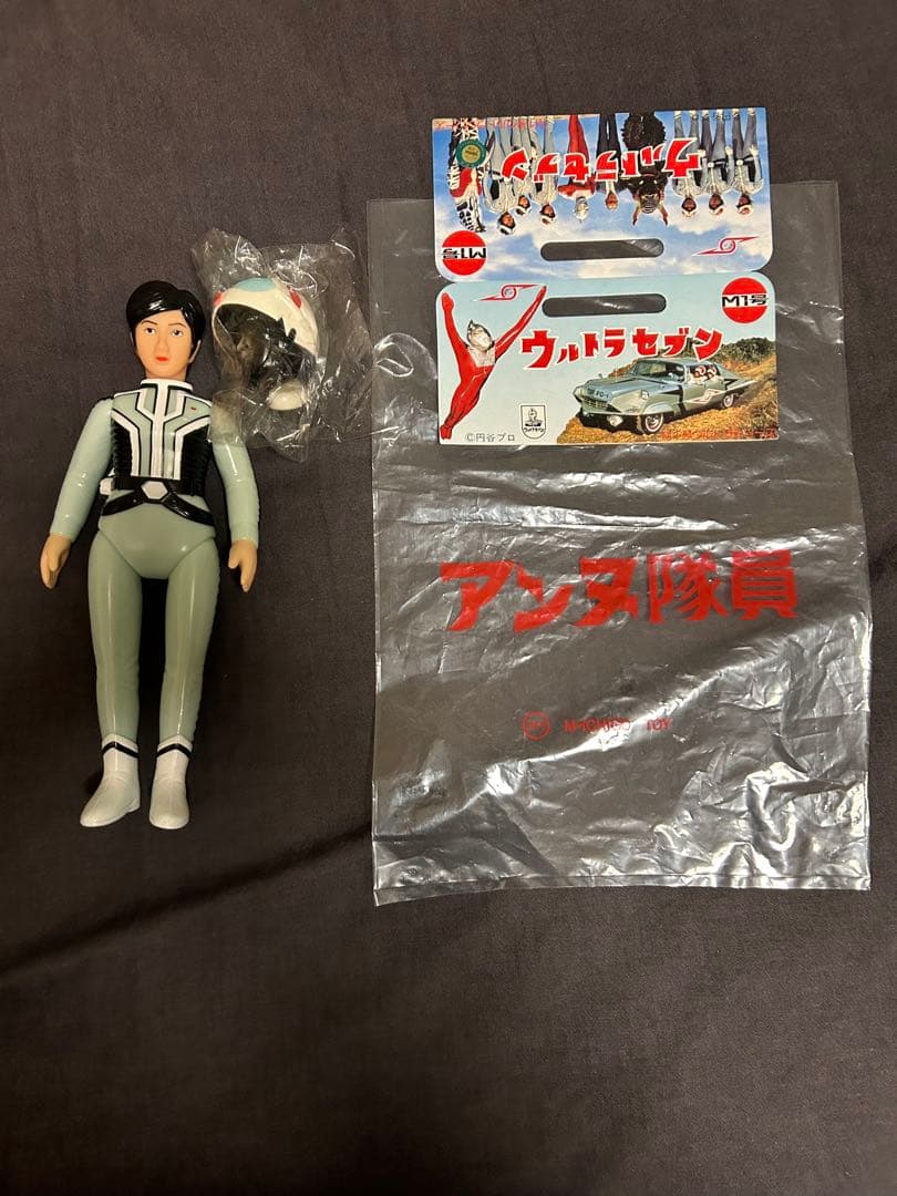 Ｍ1号　ウルトラセブン　アンヌ隊員　サイン入りフィギュア