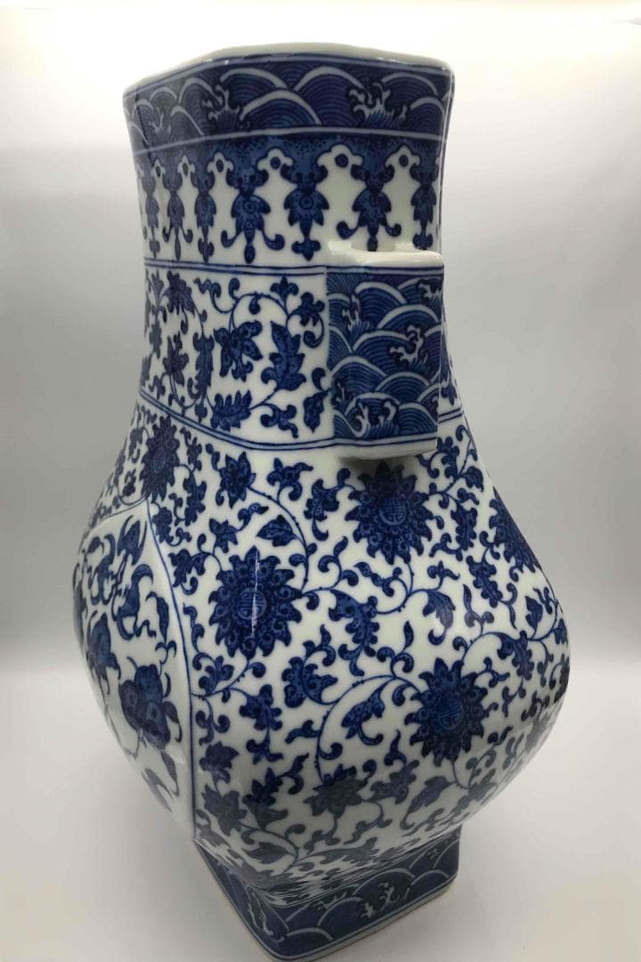 【大清乾隆年製】在銘　染付 青花纏枝蓮壽桃海水紋雙耳大瓶 官窯(C-34)