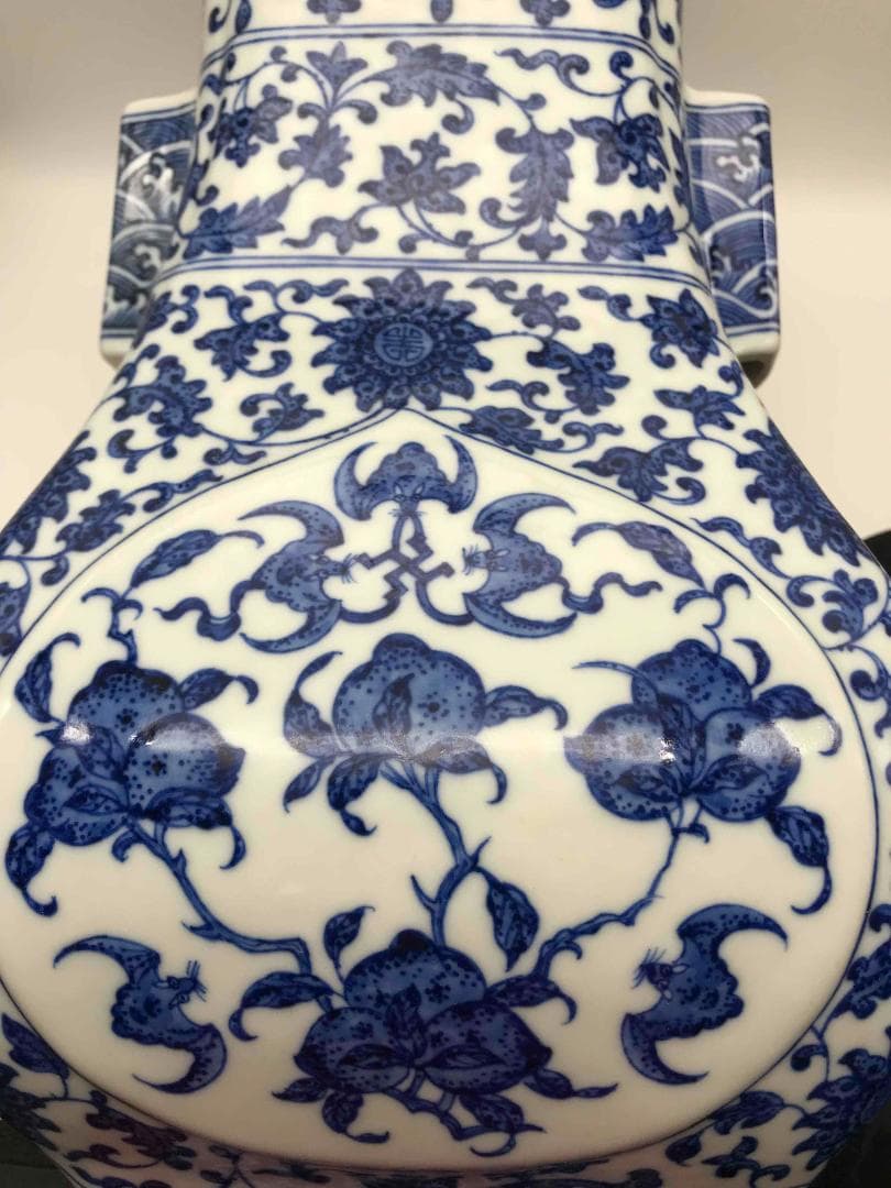 【大清乾隆年製】在銘　染付 青花纏枝蓮壽桃海水紋雙耳大瓶 官窯(C-34)