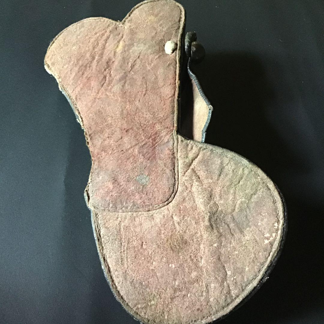 江戸期革製　武具　金唐押家紋