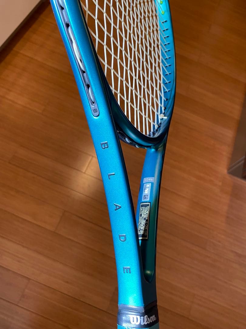 Wilson Blade v9 104 硬式テニスラケット