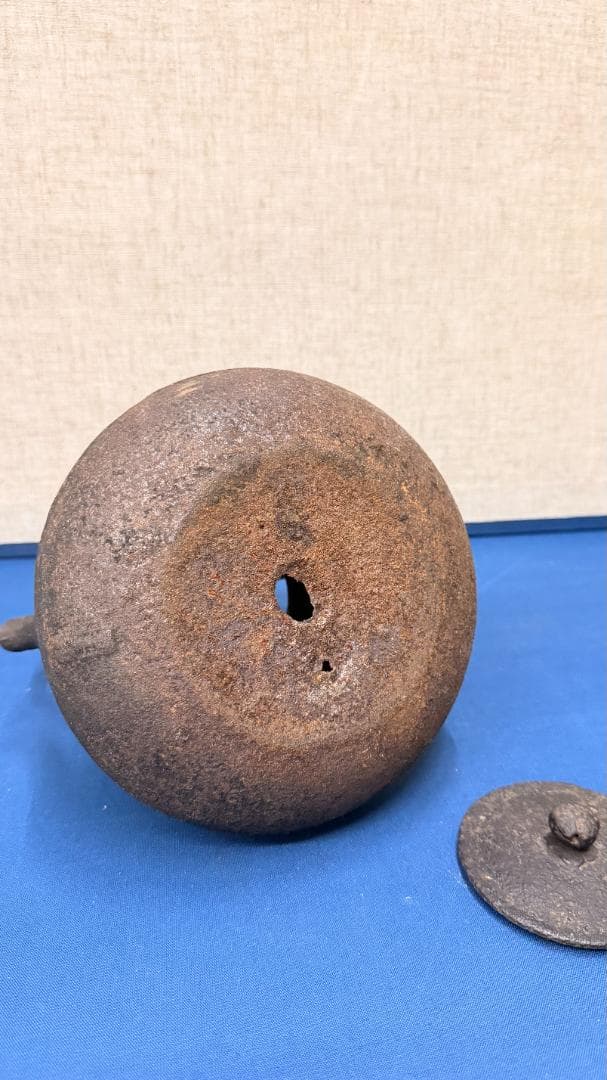 「昭和鉄瓶／昭和三十一年 記念刻印／インテリア・鑑賞用横17cm x 高23cm