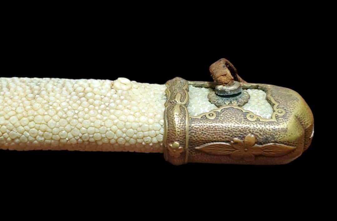 頭金具付き　陸軍刀の柄金具　鮫の親粒付き