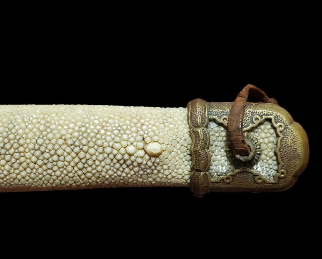 頭金具付き　陸軍刀の柄金具　鮫の親粒付き