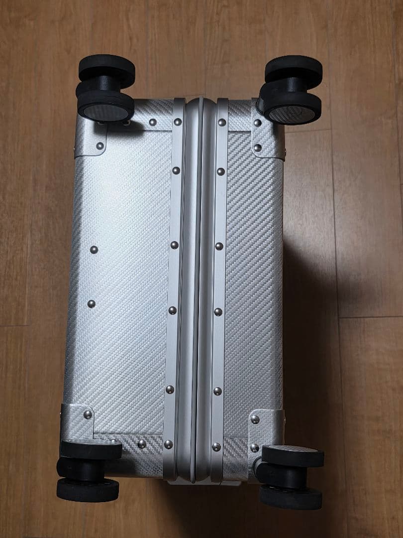 【中古超美品】ADIGO スーツケース アルミ 35L カーボン柄