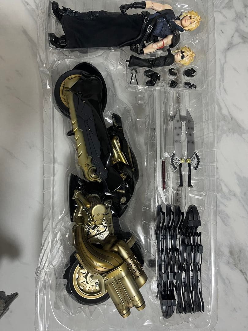 プレイアーツ改 クラウド・ストライフ&フェンリル　フィギュア