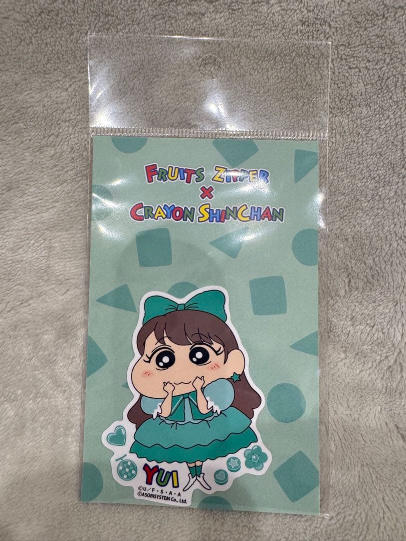 FRUITS ZIPPER ×クレヨンしんちゃん　ステッカー　フルーツジッパー