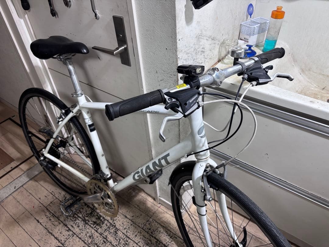 GIANT ESCAPE ホワイト 3✖︎8段変速 700C