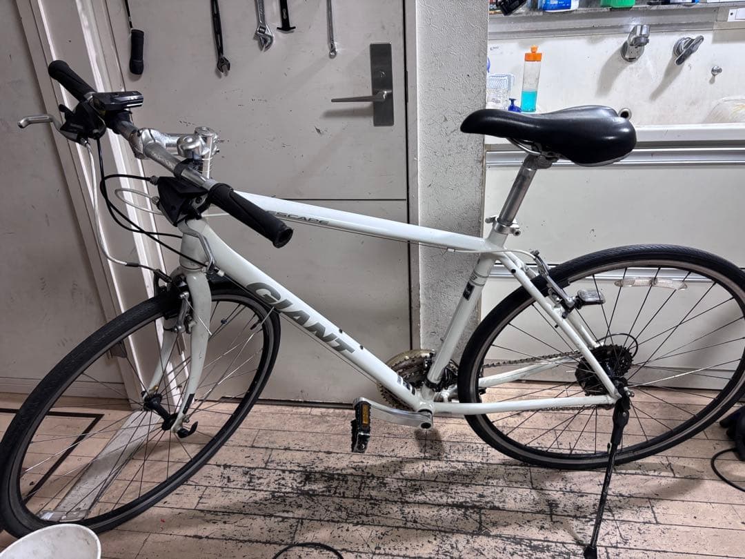 GIANT ESCAPE ホワイト 3✖︎8段変速 700C