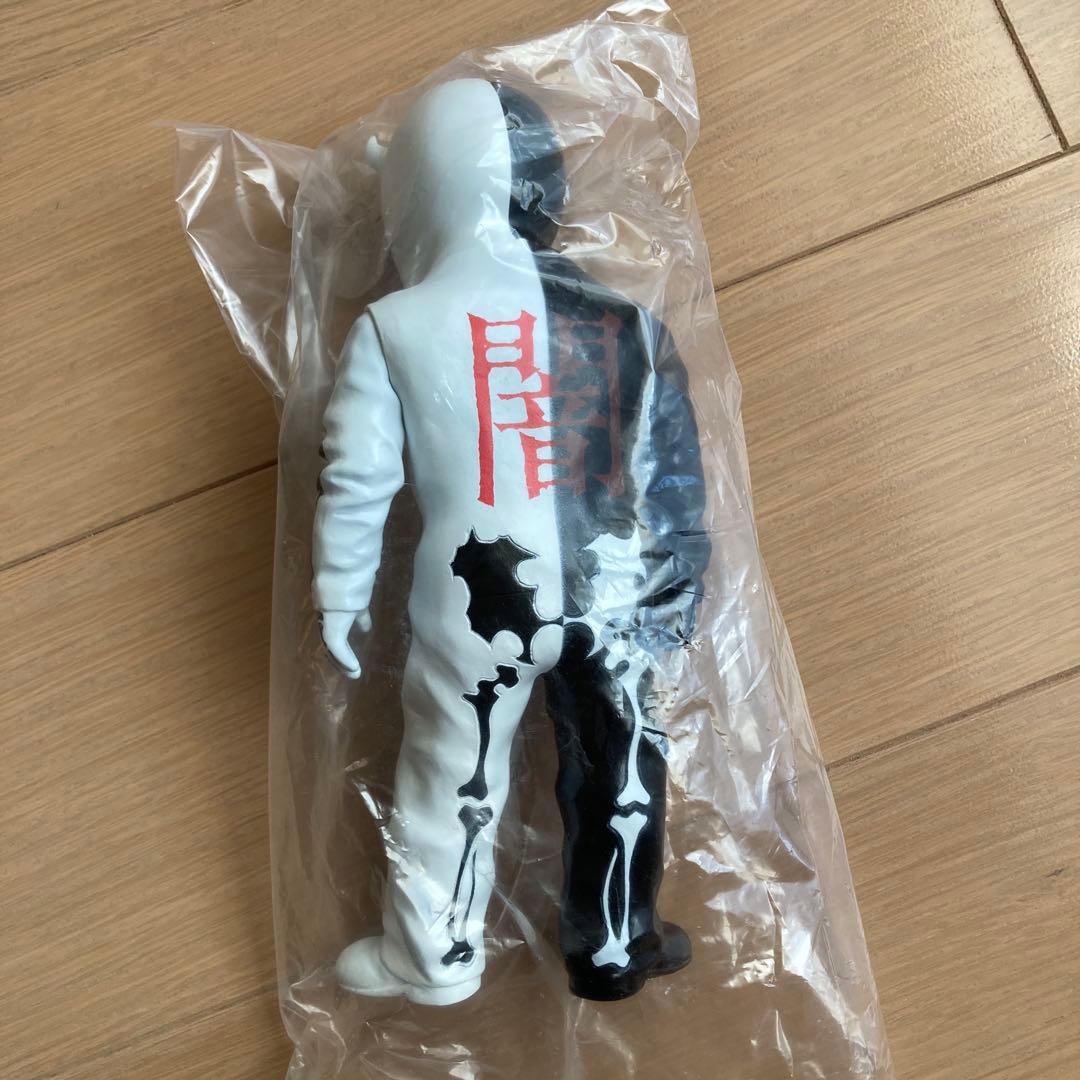 BALZACスカルマン　ソフビ　フィギュア　白黒ハーフ　未開封品