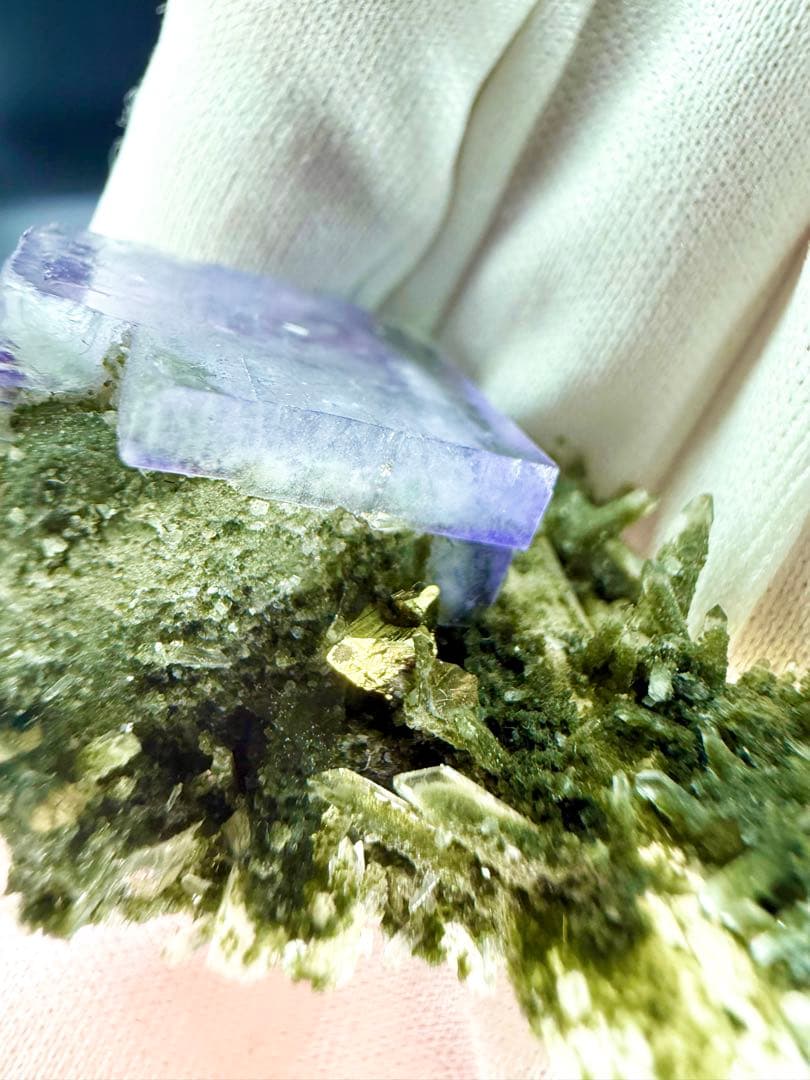 フローライト／クローライトクォーツ　原石　鉱物標本　天然石　蛍石　緑泥石　水晶