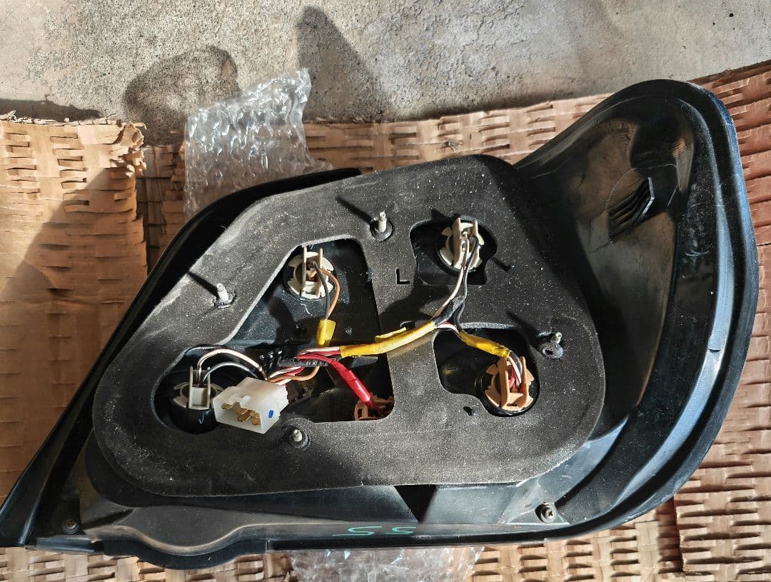 スバル GD インプレッサ 涙目 usテールライト 助手席側