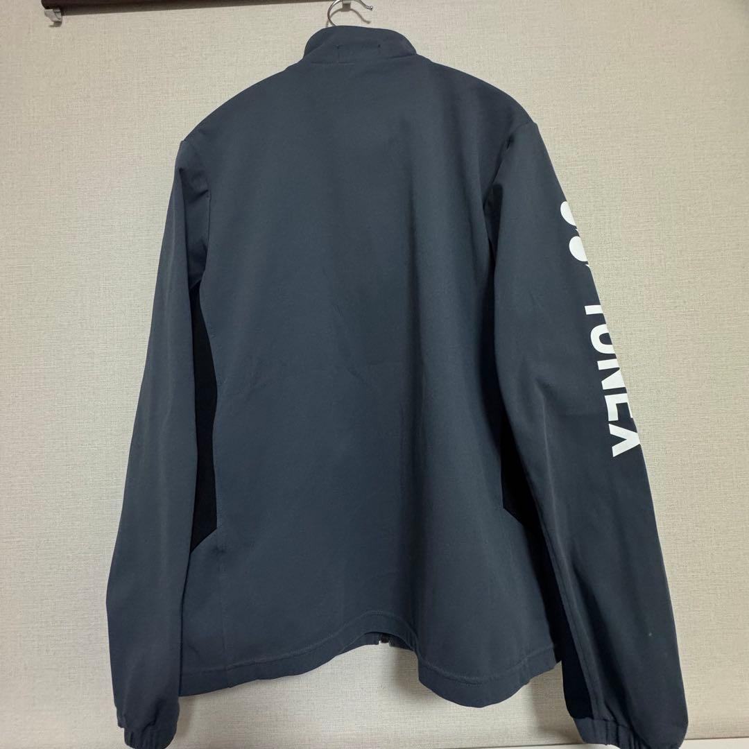 ヨネックス　バドミントンウォームアップウェア　グレー　Mユニ　フィット　腕ロゴ