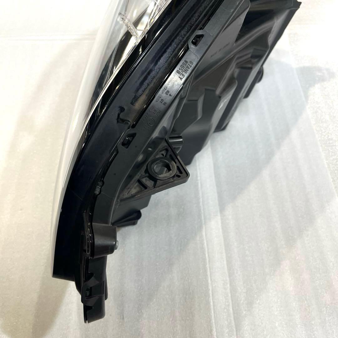 フィット 純正ヘッドライト右 GR1