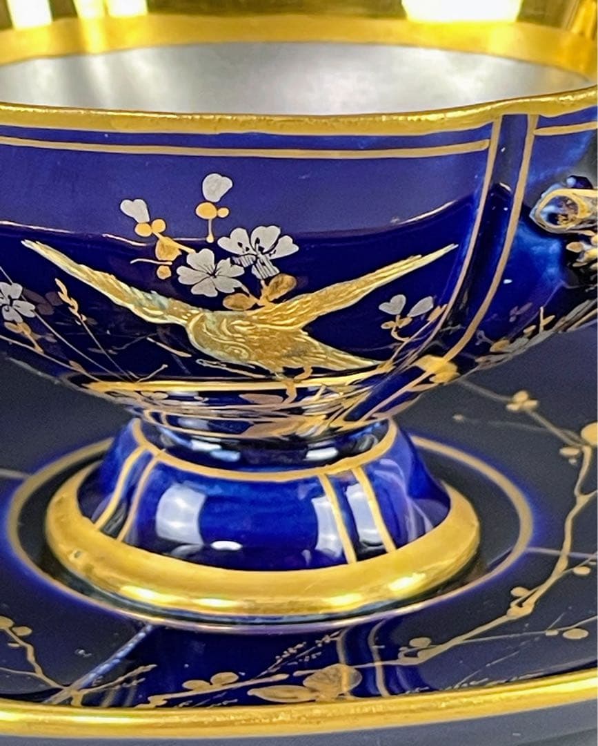 【美品】イギリス窯 コバルトブルー地 金彩・銀彩装飾 ティーカップ＆ソーサー